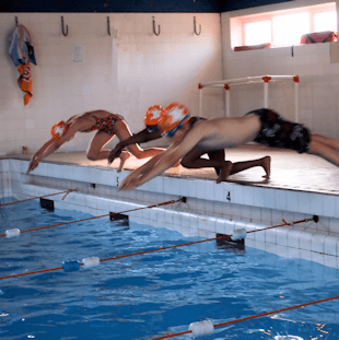 children-squad-training childrens swimming lessons