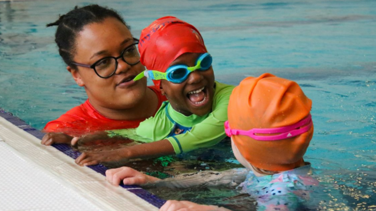 5 surprising benefits of holiday swimming crash courses for kids 😀 school holiday swimming course fun