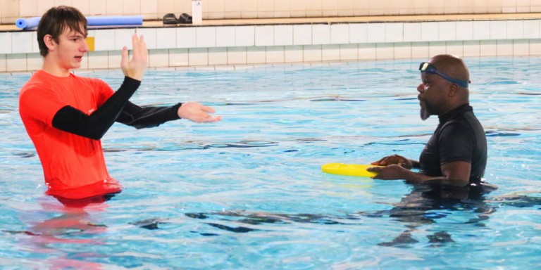 Adult swimming lesson - overcoming fear of swimming